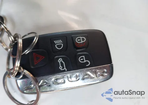 2018 Jaguar Xe 25T Premium z USA, uszkodzony, nr VIN SAJAJ4FX7JCP20474